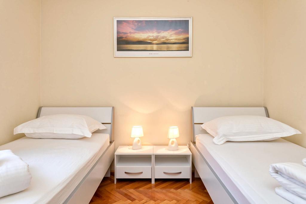 Deluxe Jelsa Apartment Luaran gambar