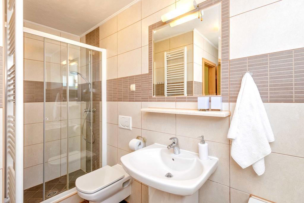 Deluxe Jelsa Apartment Luaran gambar